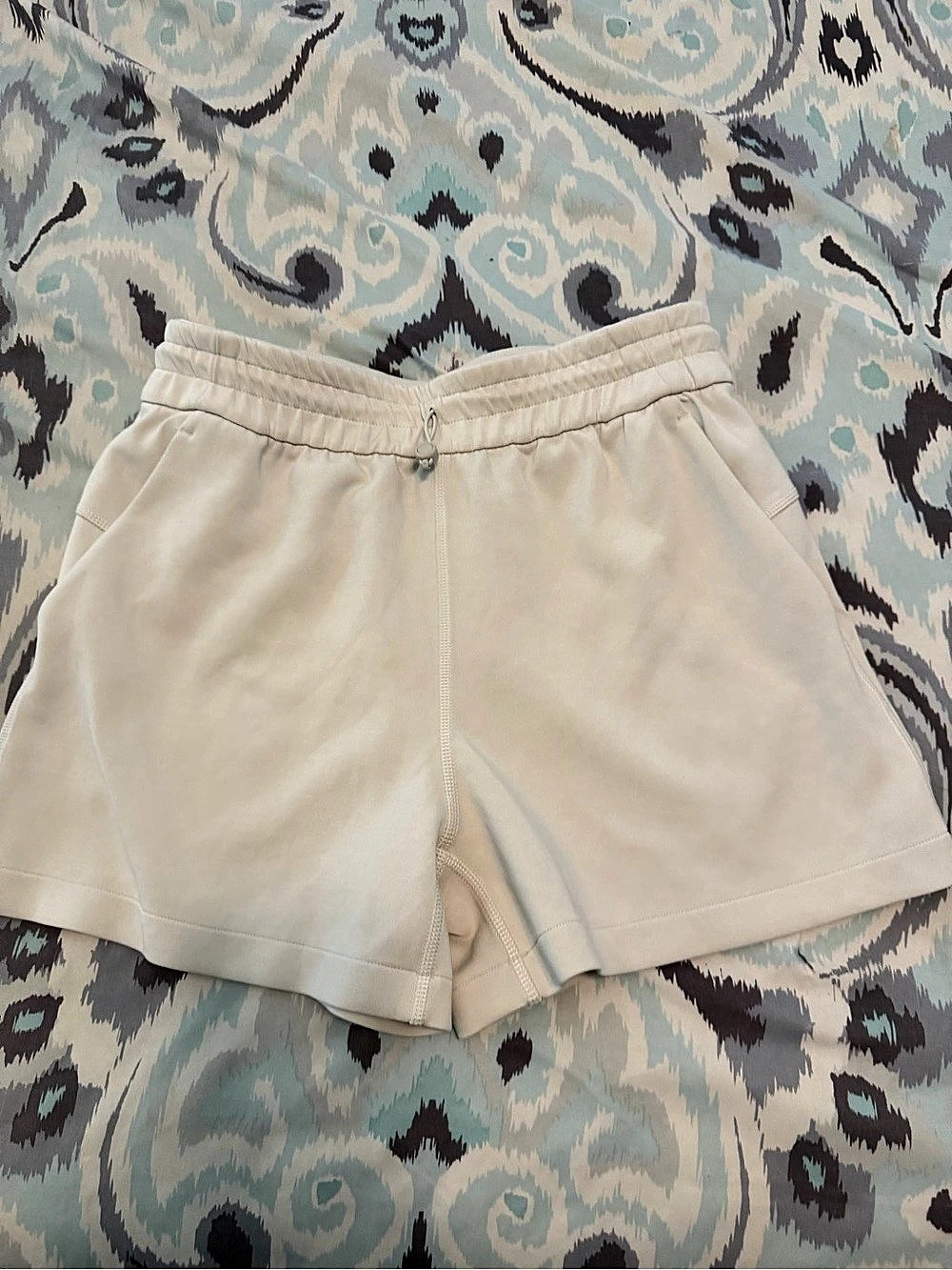 lululemon Softstreme High-Rise Short 4" Cream Size 6